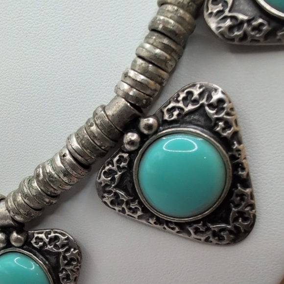 Silver and Blue Necklace with Teardrop Pendants and Vintage Design - Picture 4 of 6